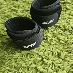 Wrist wraps. Gym weightlifting wraps