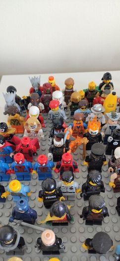 LEGO Collection (2011-2018) Mixed Figures & Bricks, Blue Ninjago NRG Zane figure with his spinner.