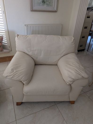 Italian Leather 3 piece suite in cream