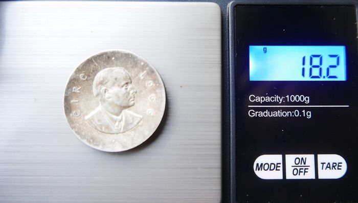 1966 Irish 10 Shilling coin SILVER