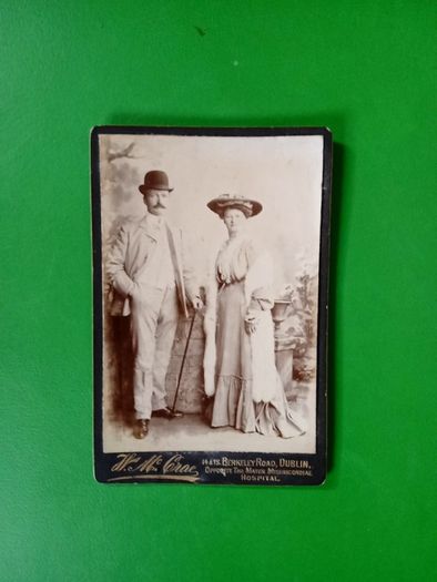 antique photo of a couple by William McCrae of Berkeley road dublin
