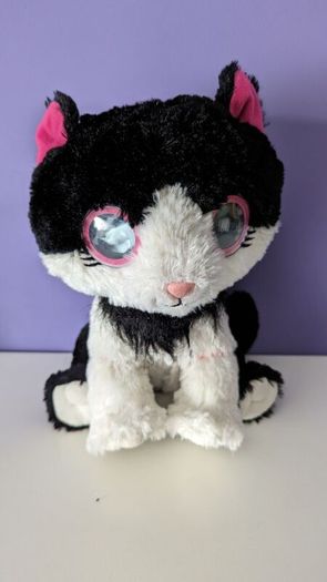 bright eyes plush cat toy