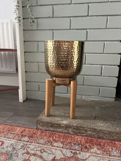 plant pot and stand