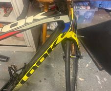 Carbon  fibre  mans racing bike Look695