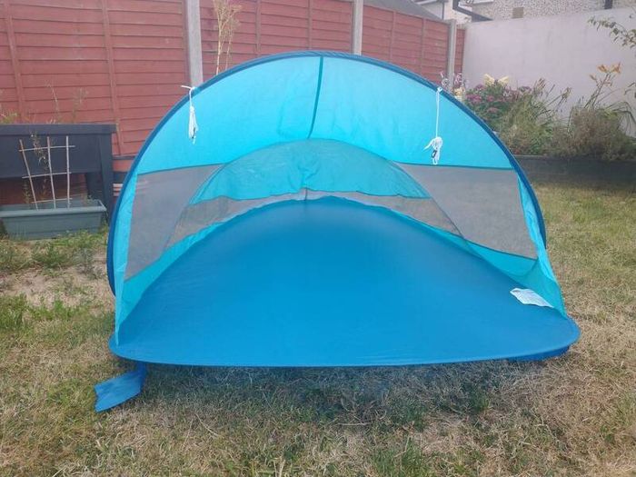 Pop Up Beach Shelter