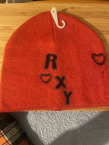 Red beanie hat ROXY