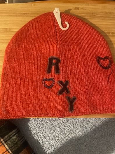 Red beanie hat ROXY