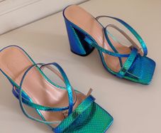 Holographic heels