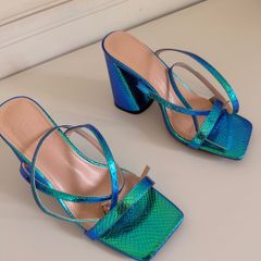 Holographic heels