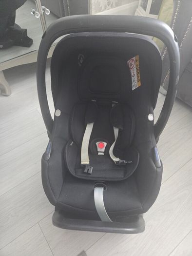 Maxi Cosi Car Seat & Isofix Base