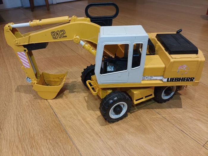 Bruder tipper truck and excavator