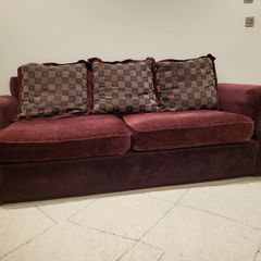 3 seater large couch  burgundy 40 euro