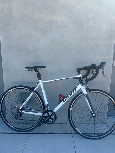 Giant Defy 4 Adult Road Bike