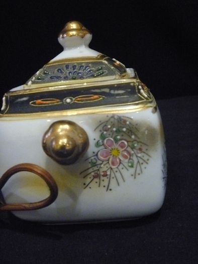 Oriental Sugar Bowl/Trinket box