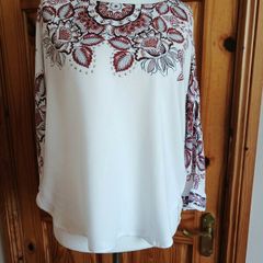 deisgual ladies floral top size XL includes postage