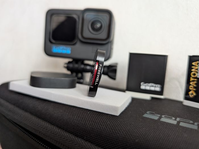 GoPro HERO11 Black 5.3K + Extras (2 Batteries, CPL Filter, Mounts)