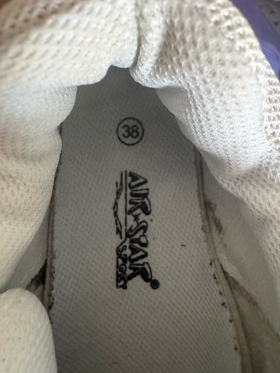 White trainers, size 38