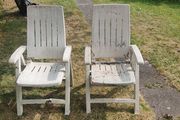 2 Garden sun chairs (plastic, 1 with some damage)
