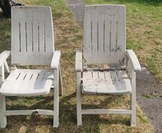 2 Garden sun chairs (plastic, 1 with some damage)