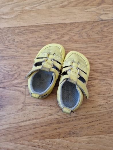 Kids sandals 22