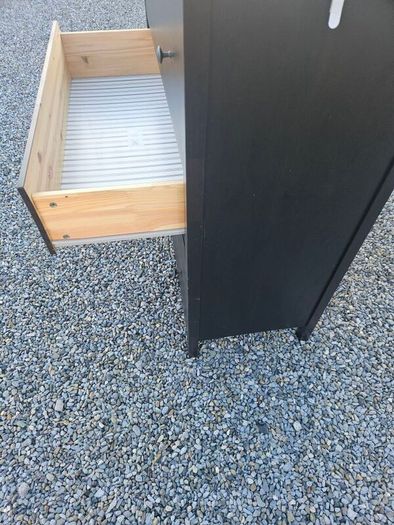 chest of drawers