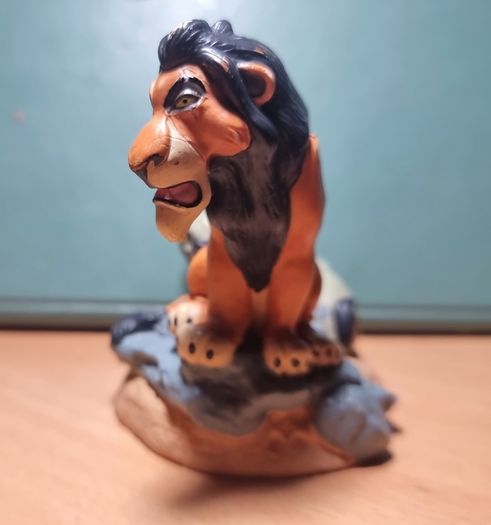Disney store Lion King SCAR and BANZAI Plastic Figurine Statue. 8 cm.