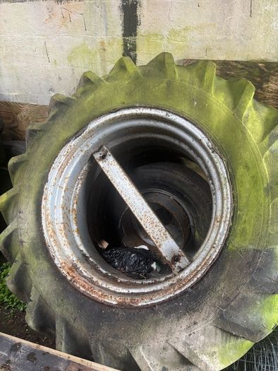 Pair of duel tractor tyres