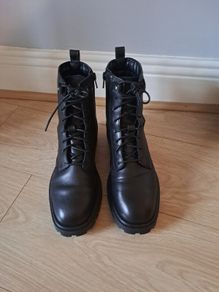 Leather woman's boots