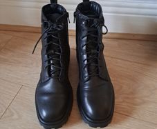 Leather woman's boots