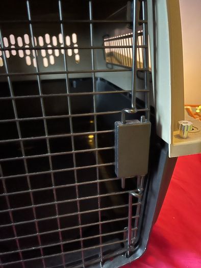 Iata Cat/small Dog Kennel + Accessories