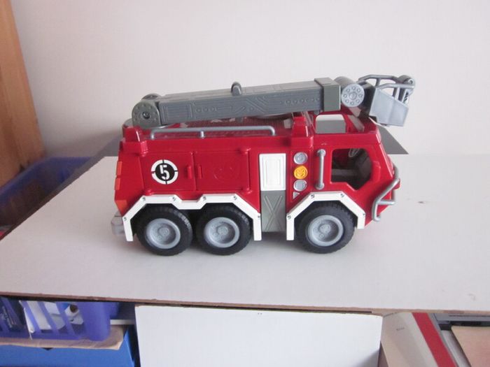 Fisher Price Fire Station,Brigade and Figures