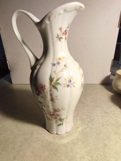 Lovely Vase Royal Porzellan Bavaria K P M Germany Handarbeit.