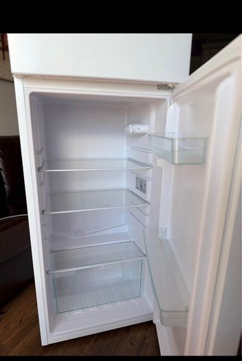 Powerpoint Fridge Freezer  Excellent Condition