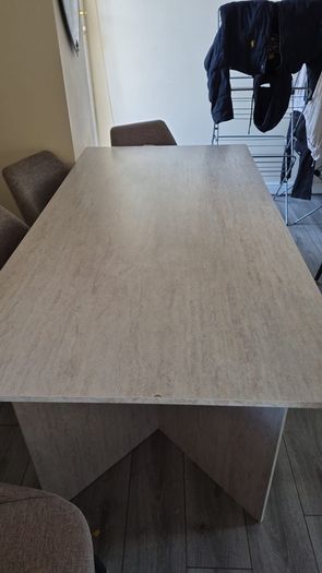 Table for 6 people