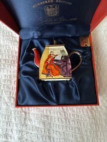 Charlotte di Vita Collector's Miniature Teapot