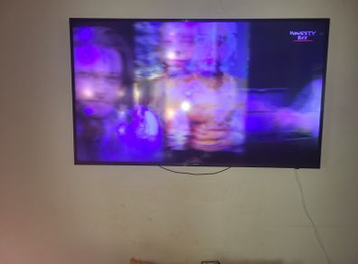 samsung tv with wall bracket to match