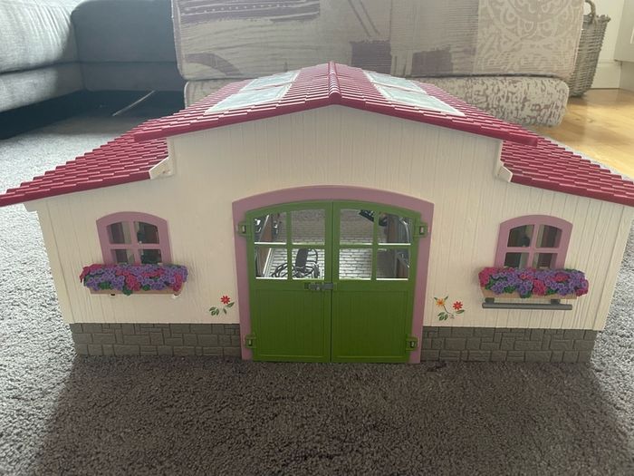 schleich stables