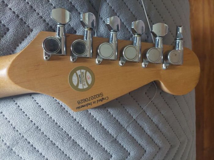 Squier by Fender Showmaster
