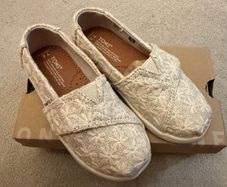 toms girls shoes