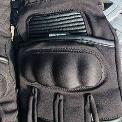 Motorcycle gloves