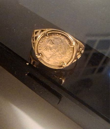 9ct ring with 22ct coin