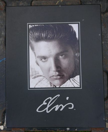 Elvis Presley Deagostini Collectors Box & Collectors Items