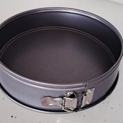 Spring form cake tin