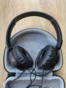 Sony Noise Cancelling Headphones + Case