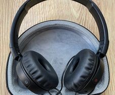 Sony Noise Cancelling Headphones + Case