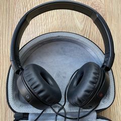 Sony Noise Cancelling Headphones + Case