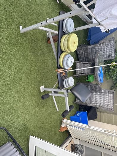 weight bench and weights