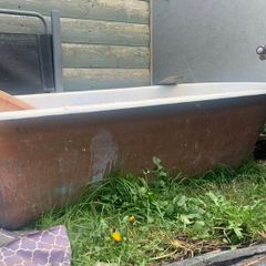 Cast iron bath