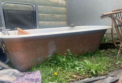 Cast iron bath