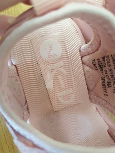 Girls pink sandals